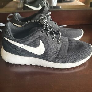 Nike Women’s Black and White Sneakers